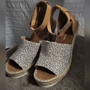 NEW Toms Tan and Black Espadrilles Wedge with Comfort Sole.  Size 9  Ankle Strap